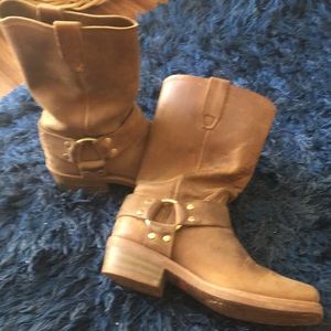 Very nice Dingo Boots. Tan in color and very little wear.